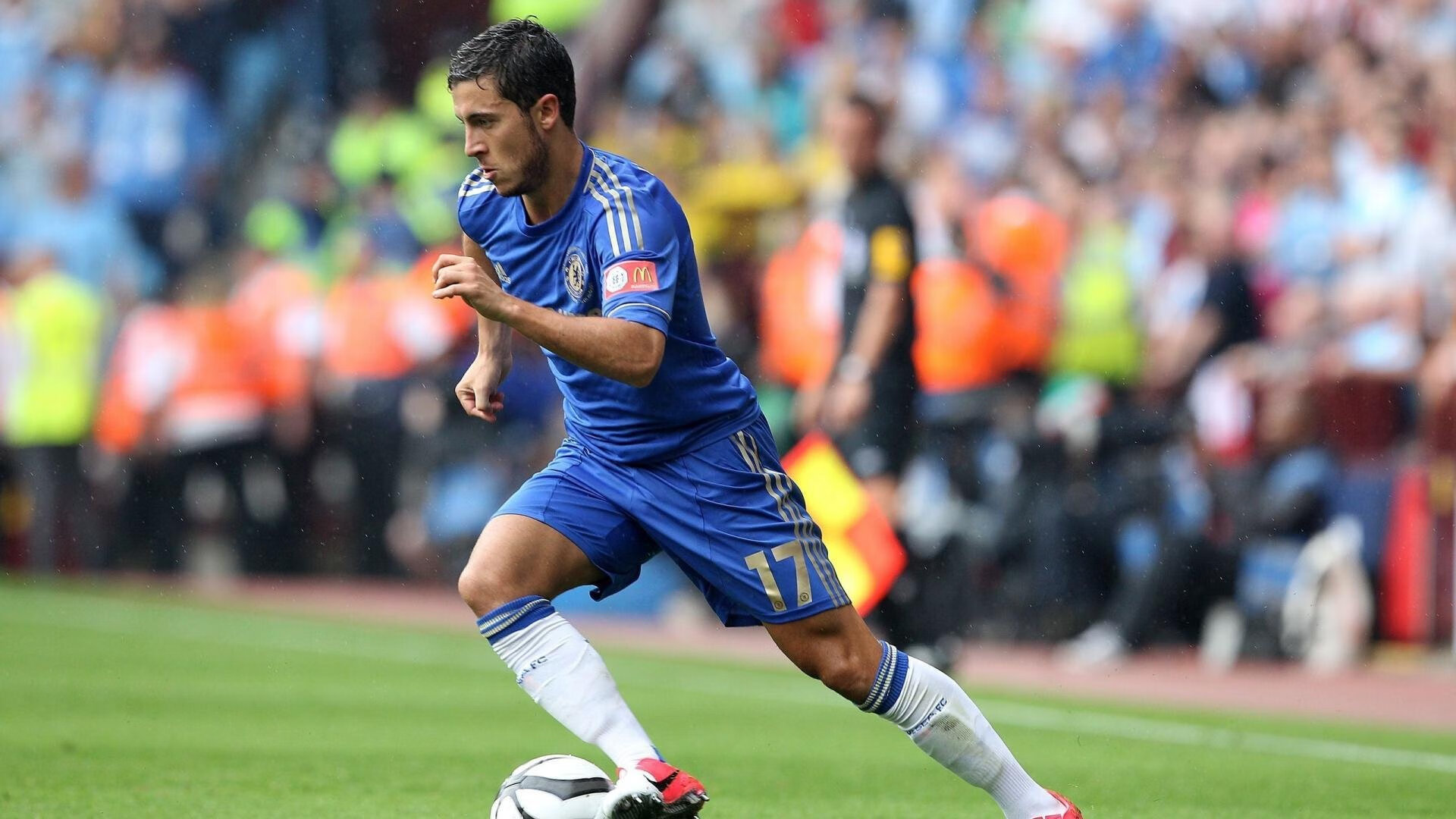 基层足球赛事覆盖范围有限，基层足球协会组织机构